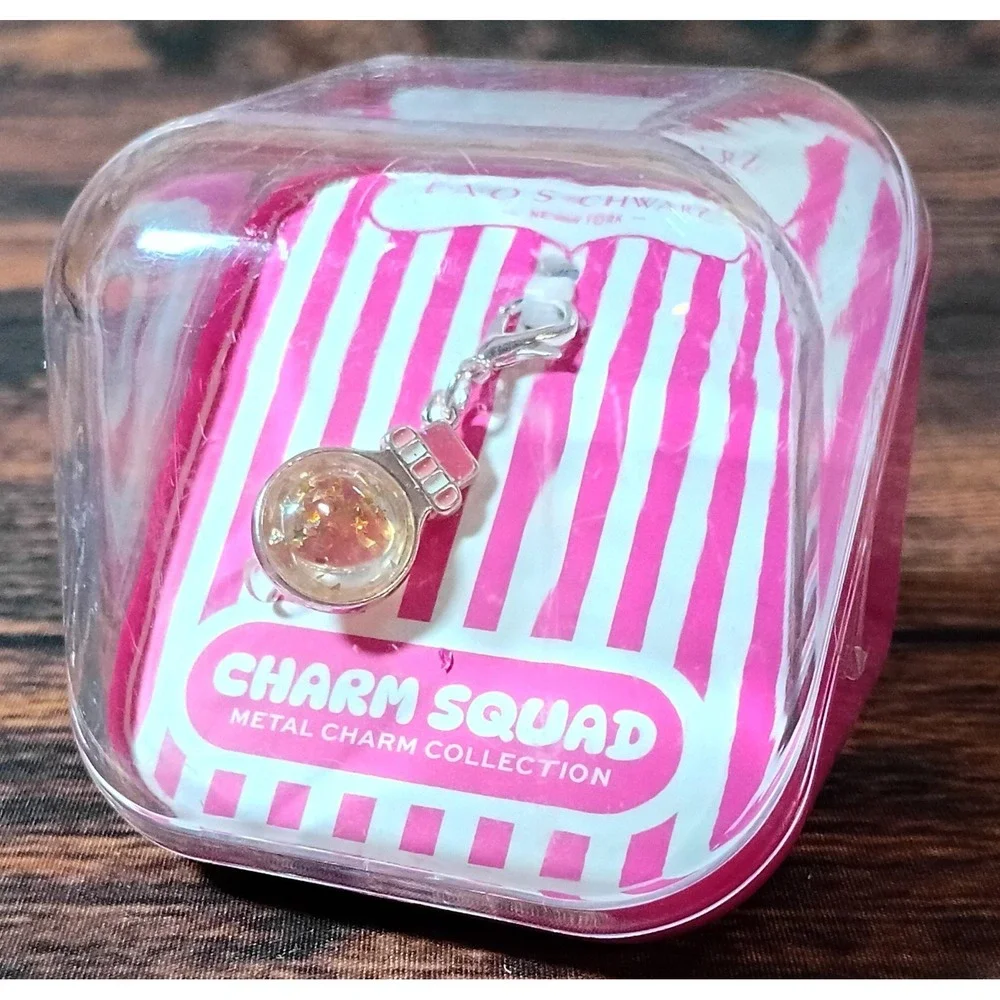 FAO Schwarz Charm Squad Metal Charm Gold Star Glitter Snow Globe Silver Tone NEW
